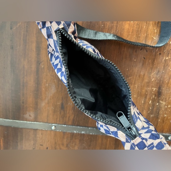 BAGGU Trippy Checkered Mini Crescent Bag (rare) - Picture 4 of 5